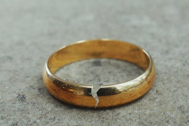 
					Efek Perceraian Orang Tua: Trauma Cinta Anak yang Tak Terduga