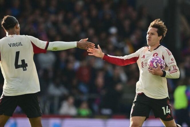 
					Galatasaray Vs Liverpool: Arne Slot Ungkap Alasan Chiesa Tak Masuk Skuad UCL Terbaru