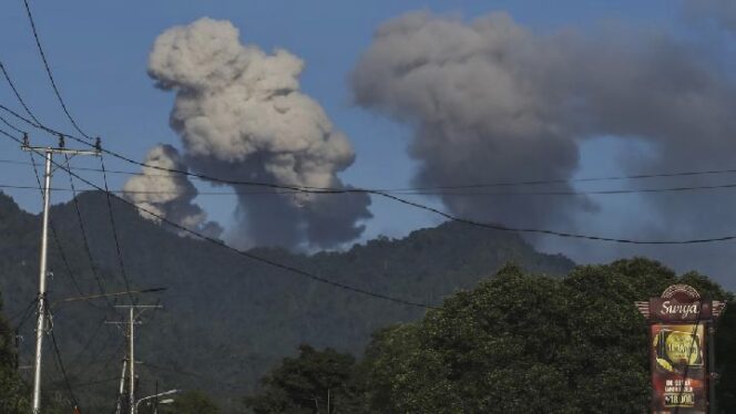 
					Dukono Bergejolak Lagi: Abu Vulkanik Setinggi 800 Meter!