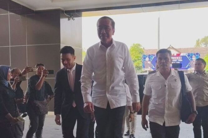 
					Jokowi Ungkap Efek Penggantian Sri Mulyani: Rupiah Menguat, IHSG Rebound!