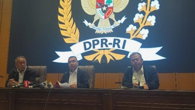 
					DPR Setujui 6 Poin! Akhirnya Jawab Tuntutan 17+8?