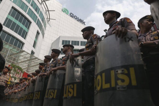 
					Syarat S1 Jadi Polisi Ditolak MK: Tamatlah Impian Sarjana!