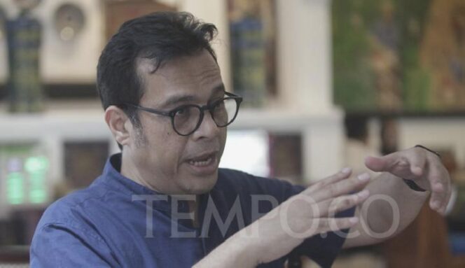 
					Nezar Patria Patuh MK: Larangan Rangkap Jabatan Ditaati!