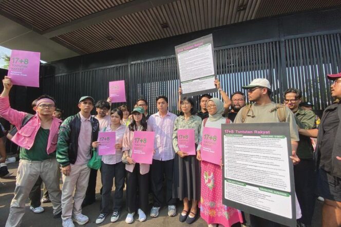 
					Jerome Polin & Andovi Bawa Tuntutan Rakyat 17+8 ke DPR!