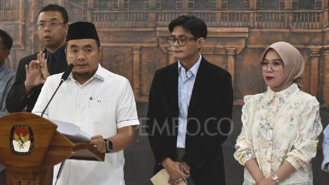 
					Drama Dokumen Capres: KPU Bikin Rahasia, Eh… Kena Batalkan!