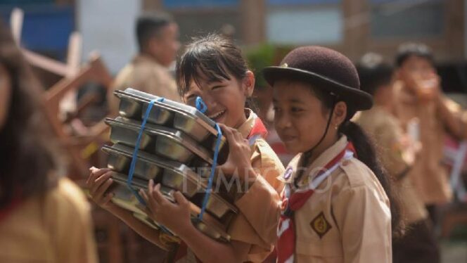 
					Lindungi Murid Kelasnya, Guru di Cianjur Muntah-muntah Usai Cicipi MBG