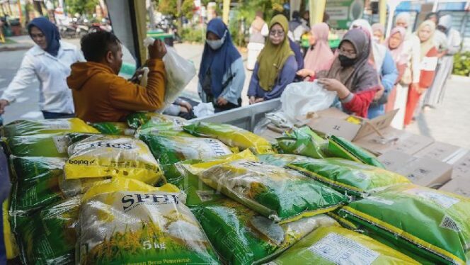 
					Beras SPHP Masuk Ritel Modern: Harga Stabil? Bapanas Bertindak!