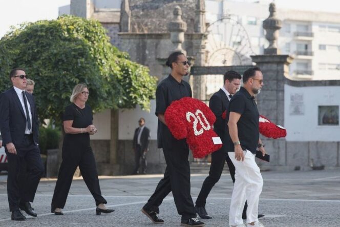 
					Liverpool Bayar Sisa Kontrak Diego Jota, Arne Slot Puji Kepedulian Luar Biasa Pemilik Klub