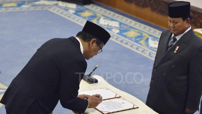 
					IHSG Anjlok: Efek Prabowo Ganti Sri Mulyani? Pasar Panik!
