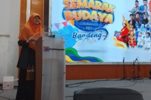 Reni Astuti memberikan sambutan pada acara semarak budaya di Sidoarjo