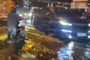 Banjir Parah di Sidoarjo - Klikmojok.com