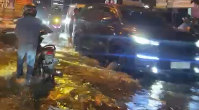 Banjir Parah di Sidoarjo - Klikmojok.com