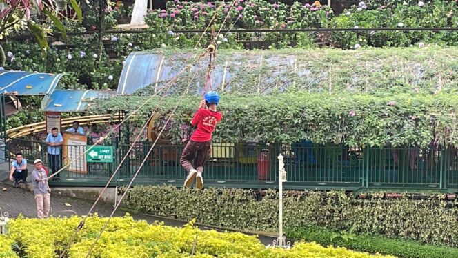 
					Outbound Seru di Selecta Batu, SMP PGRI 6 Surabaya dan SDS Al Ikhlas Meramu Kekompakan Lewat Petualangan Edukatif