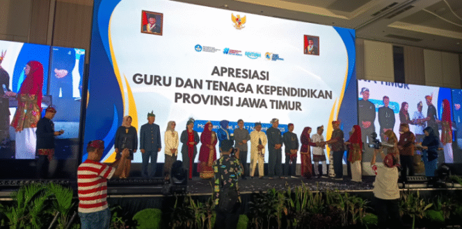 
					Puncak Apresiasi GTK Jatim 2025, Aries Agung Paewai: Guru Hebat Tak Pernah Berhenti Belajar