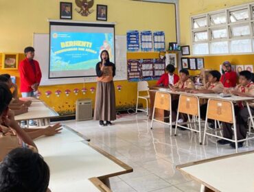 Sosialisasi Bahaya Bullying di SDN Wonorejo 274 oleh Mahasiswa UNTAG 
