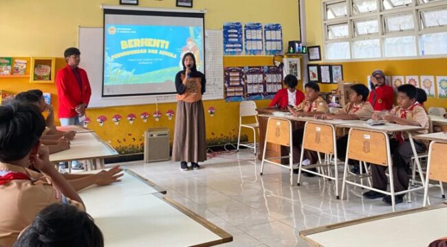 Sosialisasi Bahaya Bullying di SDN Wonorejo 274 oleh Mahasiswa UNTAG 