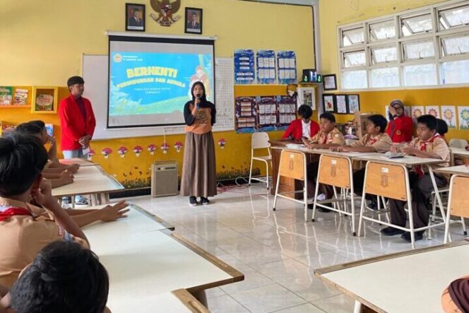 
					Sosialisasi Bahaya Bullying di SDN Wonorejo 274 oleh Mahasiswa UNTAG 
