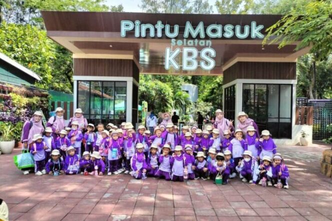 
					Serunya Kisah 58 Siswa Asy Syaamil Belajar Langsung di Kebun Binatang