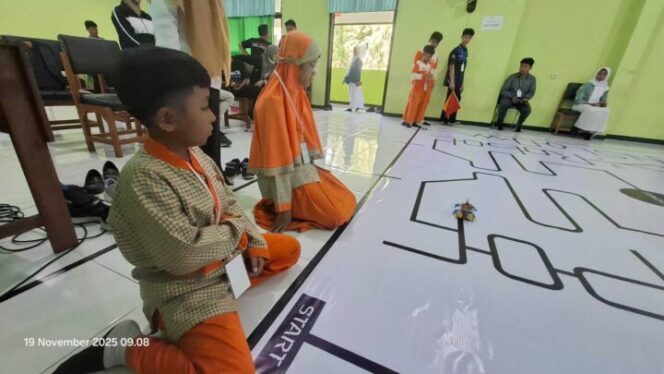 
					Kerja Keras Tak Mengkhianati Hasil, Ini Perjuangan Tim MU-Bot Trenggalek Sebelum Raih Juara