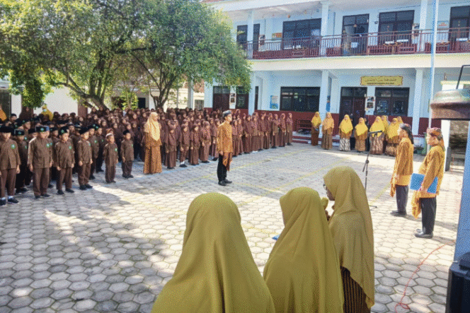 
					SD IT Badrussalam Peringati Hari Guru Nasional 2025 dengan Ziarah ke Makam Pendiri Sekolah