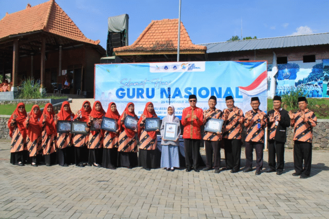 
					Begini Meriahnya Peringatan Hari Guru 2025 di Al Jahra, Penuh Cinta dan Penghormatan