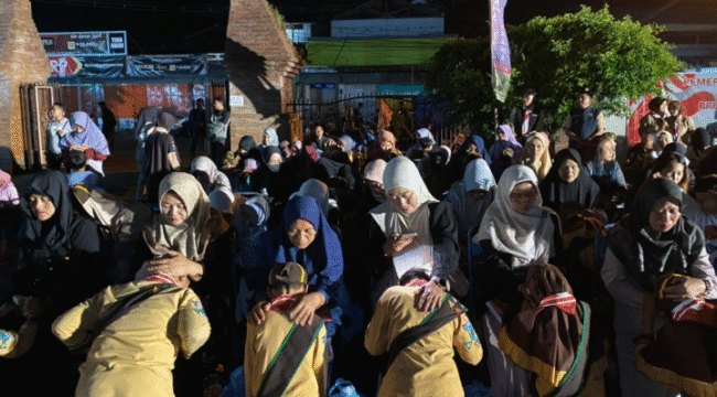 Momen sungkeman pada pelantikan Pramuka siaga SDIT Nuurul Fikri Trenggalek