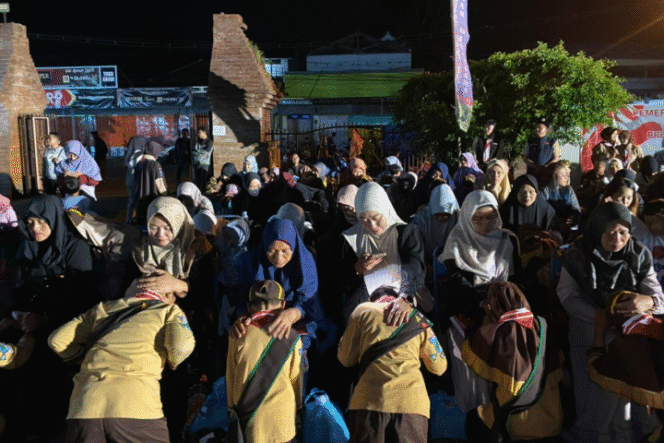 
					Momen sungkeman pada pelantikan Pramuka siaga SDIT Nuurul Fikri Trenggalek