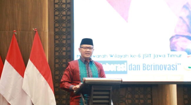 Kepala Dinas Pendidikan Provinsi Jawa Timur, Dr. Aries Agung Paewai, S.TP. MM. beri apresiasi kontribusi JSIT Jatim