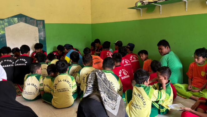 
					Siswa Hebat Lahir dari Guru Hebat, Budaya Spiritual di SMP PGRI 6 Surabaya Tuai Pujian