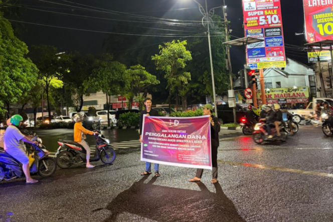 
					Meski Diguyur Hujan, GMNI Hukum UNTAG Surabaya Galang Dana untuk Aceh dan Sumatra