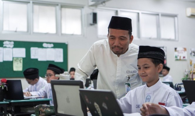 
					Cari SMP Terbaik di Surabaya? Ini Profil Sekolah Unggulan Berdasarkan Data Terbaru