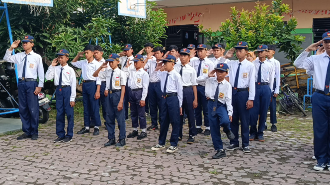 
					Ikrar Pelajar Indonesia Warnai Upacara Bendera di SMP PGRI 6 Surabaya