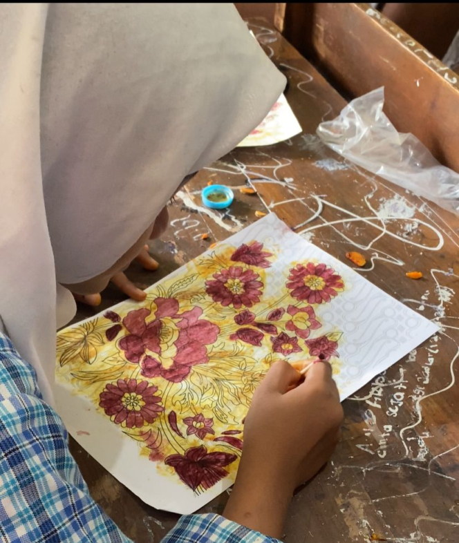 
					Siswa SMP PGRI 6 Surabaya Asah Kreativitas Lewat Teknik Mewarnai Batik