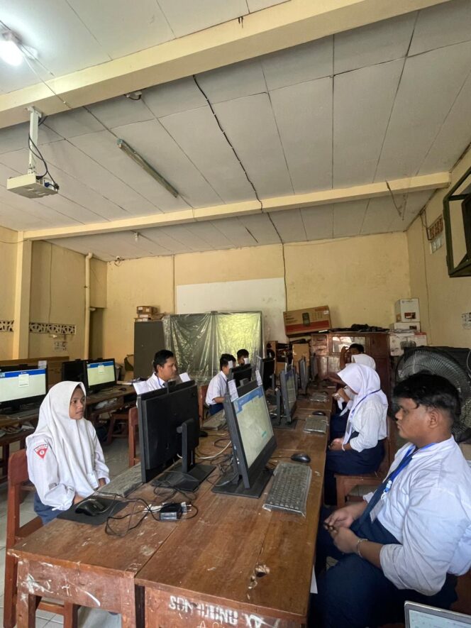 
					Menaklukkan Matematika di Hari Pertama TKA, Ini Perjuangan Siswa SMP PGRI 6 Surabaya