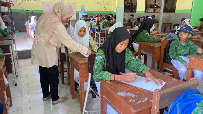 
					Cegah Perundungan Sejak Dini, PPDS Ilmu Kesehatan Anak Teliti Siswa SMP PGRI 6 Surabaya