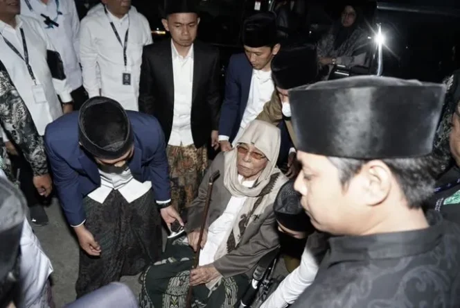
					Di Balik Tirai Dalem Kasepuhan: Sembilan Kiai Menentukan Arah Nahdlatul Ulama