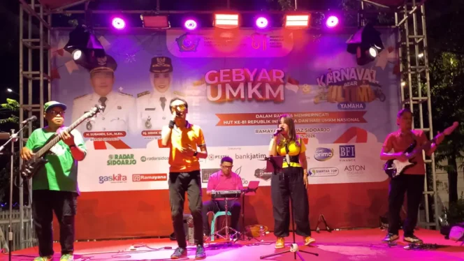 
					Gebyar UMKM Sidoarjo Kian Meriah: Helios Band Ajak Ratusan Pengunjung Bernyanyi Sambil Dukung Produk Lokal