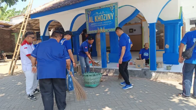 
					Memupuk Kebersihan, Menjaga Silaturahmi: Jejak Demokrat Kota Probolinggo di Musholla Warga