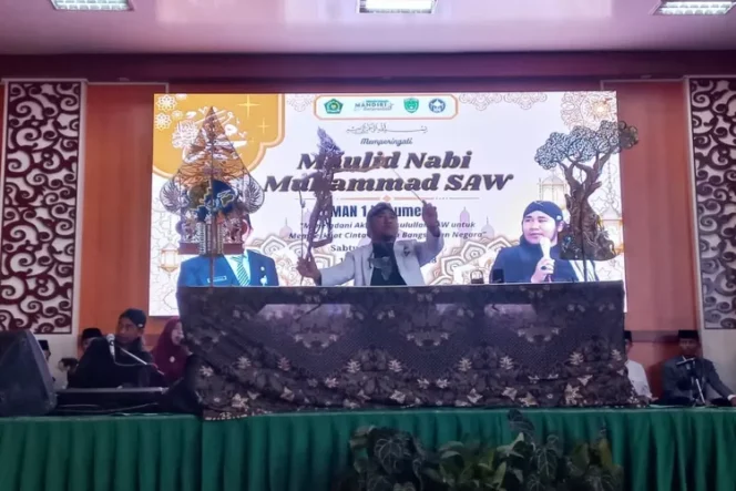 
					Terobosan MAN 1 Kebumen: Maulid Nabi Dibalut Wayang Kulit dan Tembang Jawa, Siswa Antusias!