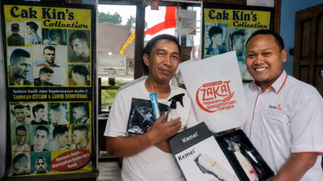 
					Cak Kin, Tukang Cukur Jember: Sedekah Lewat Gunting, Didukung Lazismu