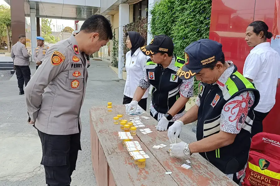 Cermin Integritas: Tes Urine Mendadak 24 Anggota Satresnarkoba Bojonegoro, Bukti Pemberantasan Dimulai dari Internal