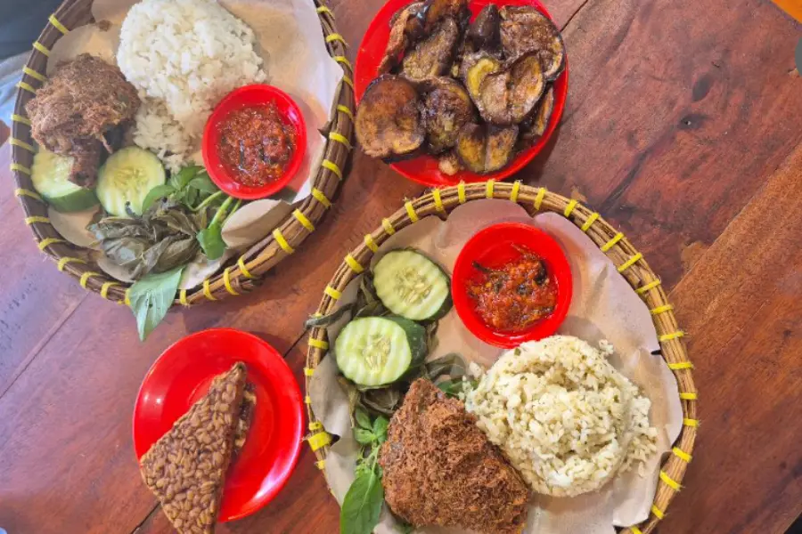 Dari Australia ke Jogja: Luke McKenzie Buktikan Kelezatan Kuliner Nusantara Lewat Warung Nasi Sedep Mantep