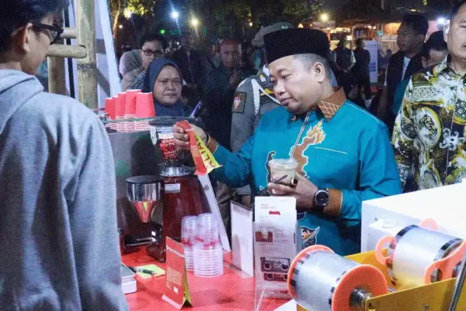 
					Dari Biji Mentah ke Cangkir Juara: Menggebrak Pasar Kopi Bondowoso dengan Hilirisasi Inovatif