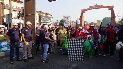 Dari Peken Wilwatikta ke Rumah: Merajut Kebugaran dan Kebersamaan Keluarga di Mojokerto
