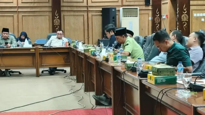 
					DPRD Sidoarjo Desak Audit Menyeluruh SPPG Pasca Absennya BGN-SPPG di Hearing Kasus Keracunan Santri