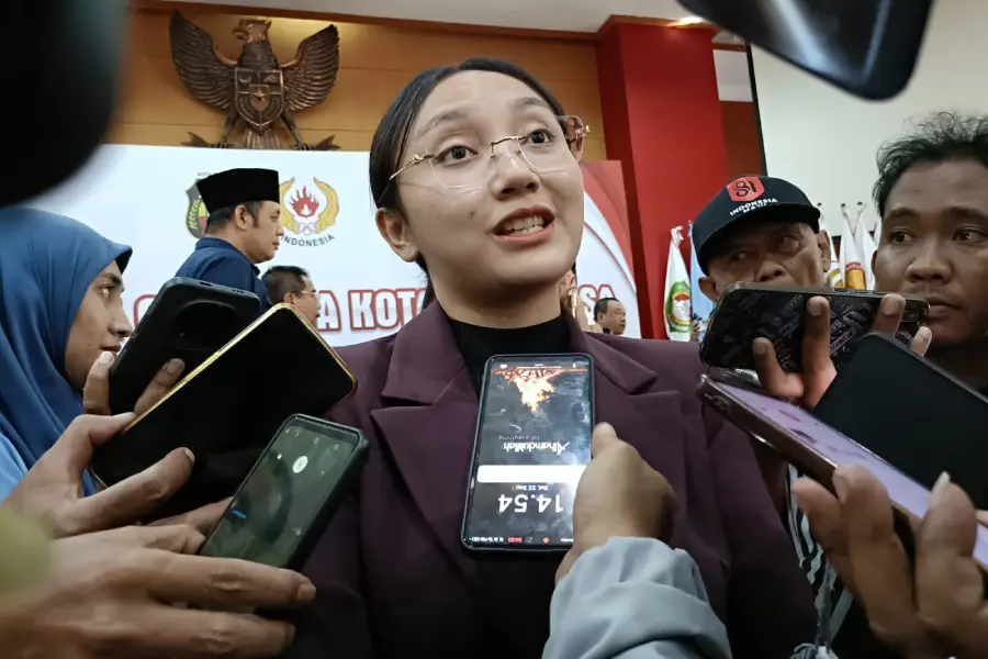 Dua Mahkota, Satu Jalan Berliku: Dilema Elim Tyu Samba Pimpin KONI Kota Blitar di Tengah Sorotan Rangkap Jabatan