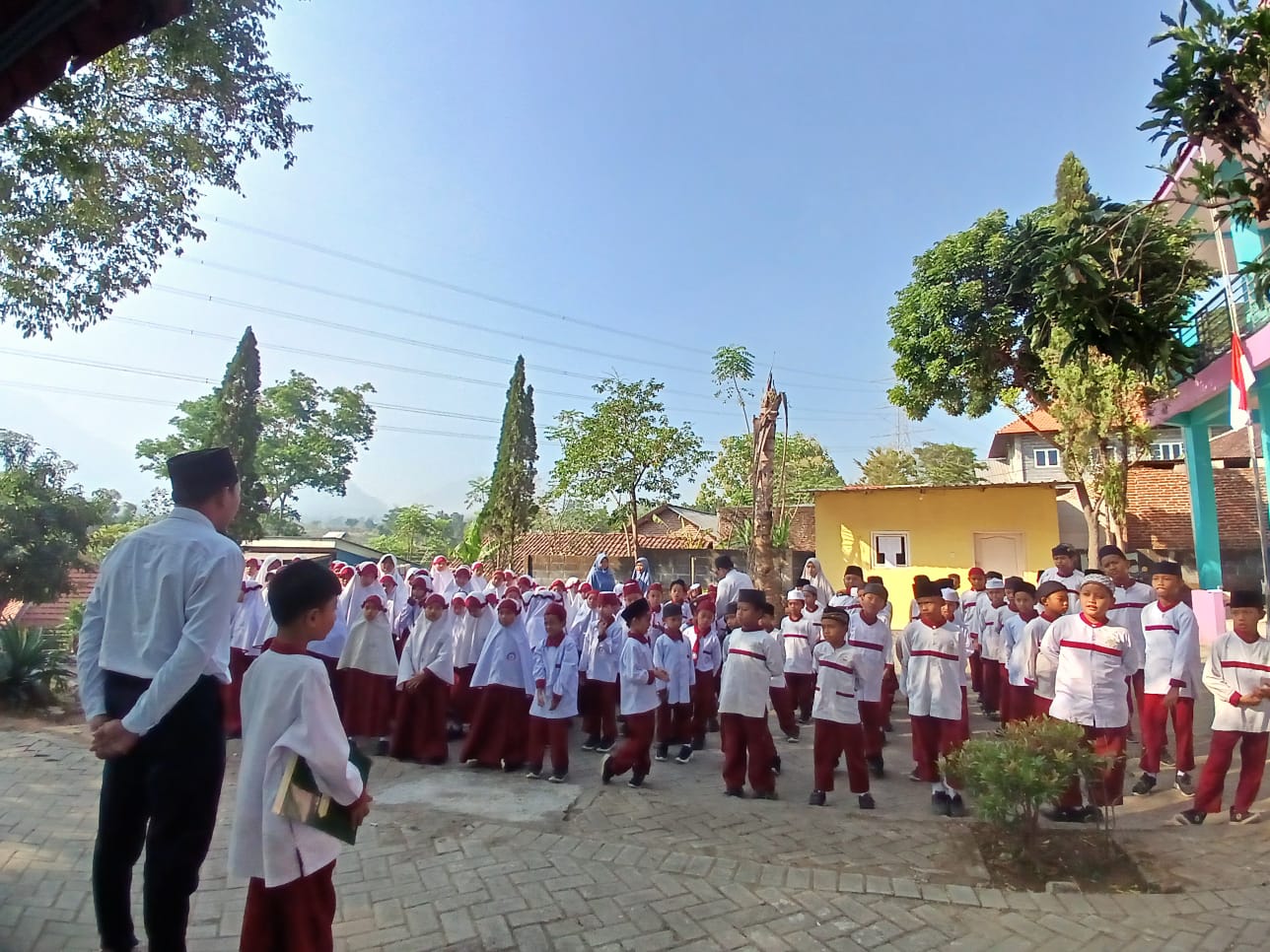Fondasi Disiplin Santri: Apel Pagi Rutin SDAI eLKISI Bentuk Karakter Unggul