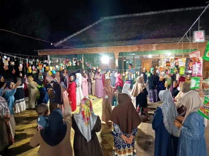 
					Gema Shalawat dan Riuh Tawa di Ringinputih: Merayakan Maulid Nabi dengan Tradisi ‘Rebutan’ di Ponorogo