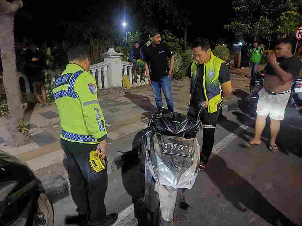 Jalan Malam, Mimpi Terputus: Tragedi Pelajar dan Pengamen di Tuban sebagai Cermin Keselamatan Jalan