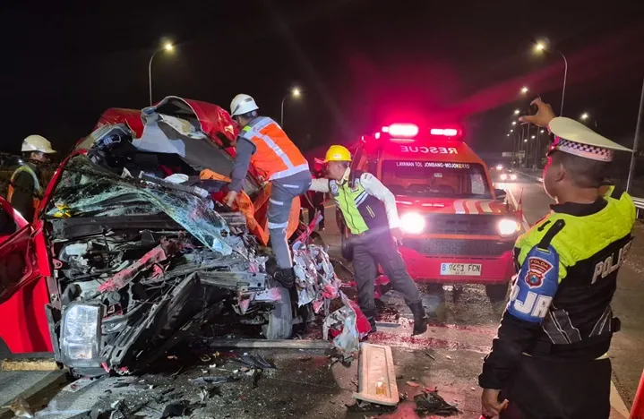 Jalur Jombang-Mojokerto dan Harga Sebuah Kelelahan: Refleksi Tragedi Malam